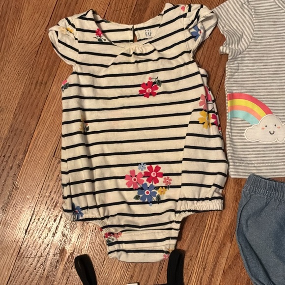 Colorful Baby Clothing Set - Picture 2 of 15